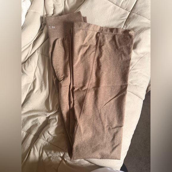 NVGTN Mocha Seamless Flare Leggings - Picture 5 of 7